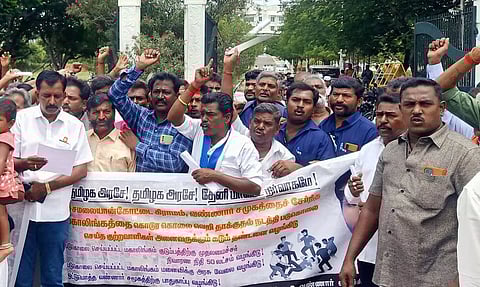 அடுத்தடுத்து நடந்த ஆர்ப்பாட்டங்களால் பரபரப்பு