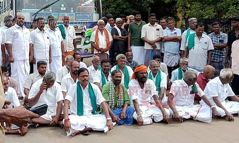 விவசாயிகள் சாலை மறியல்