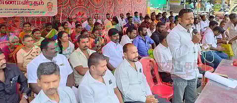 மயான வசதி கேட்டுமனித உரிமை கழகத்தினர் உண்ணாவிரதம்