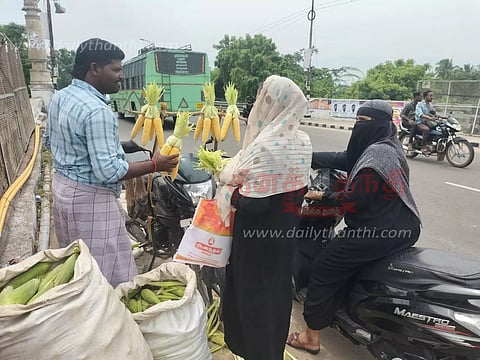 கும்பகோணத்தில் மக்காச்சோளம் விற்பனை மும்முரம்