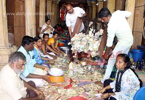தஞ்சை பெரிய கோவிலில் ரூ.52 லட்சம் உண்டியல் காணிக்கை