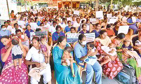 பணி நியமன ஆணை வழங்கக்கோரி சென்னையில் நர்சுகள் உண்ணாவிரத போராட்டம்