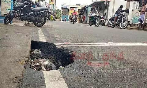 புதிதாக அமைத்த சாலையில் திடீர் பள்ளம்