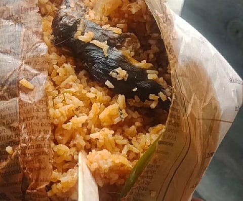 பாதுகாப்பு பணியில் ஈடுபட்டபோலீசாருக்கு வழங்கிய உணவில் செத்து கிடந்த எலி