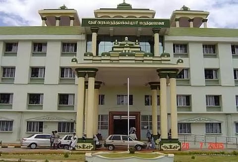 தேனி அரசு மருத்துவ கல்லூரி மருத்துவமனையில் ஒரேநாளில் 20 செல்போன்கள் திருட்டு