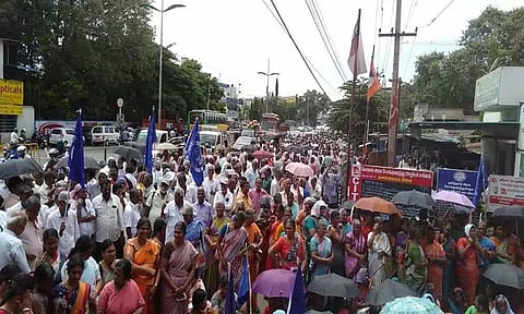 போக்குவரத்து கழக ஓய்வூதியர்கள் காத்திருப்பு போராட்டம்
