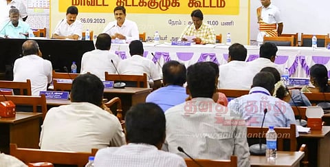 திட்டக்குழு கூட்டத்தில் பங்கேற்காத அதிகாரிகளுக்கு நோட்டீஸ் வழங்க உத்தரவு