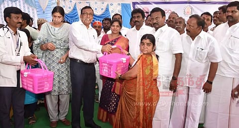 முருங்கப்பட்டி ஊராட்சியில்125 பயனாளிகளுக்கு நலத்திட்ட உதவிகள்கலெக்டர் கார்மேகம் வழங்கினார்