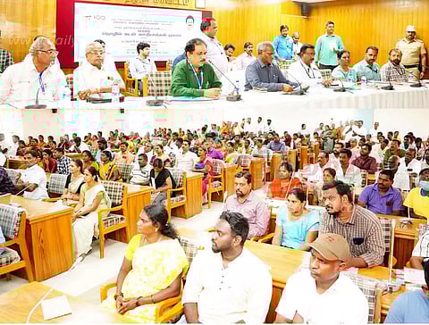 தொழில் நகரமாக மாற்ற தொழில் முனைவோர்கள் முன்வர வேண்டும்-கலெக்டர்