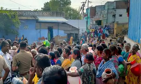 குடிநீர் கேட்டு சாலை மறியலுக்குமுயன்ற பெண்களால் பரபரப்பு