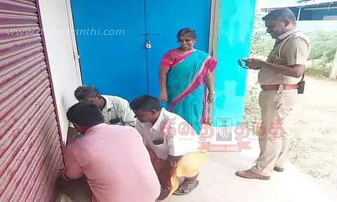 ரூ.10 லட்சம் பட்டாசுகளுடன் கடைக்கு சீல்