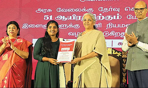 மத்திய அரசின் வேலைவாய்ப்பு முகாம்: சென்னையில் 156 பேருக்கு பணி நியமன ஆணை