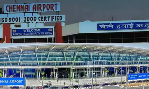 டெல்லி செல்ல இருந்த சென்னை விமானத்தில் திடீர் எந்திர கோளாறு - 164 பயணிகள் அதிர்ஷ்டவசமாக உயிர் தப்பினர்