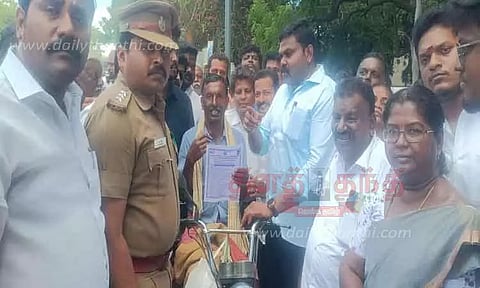 சாலை பாதுகாப்பு விழிப்புணர்வு நிகழ்ச்சி