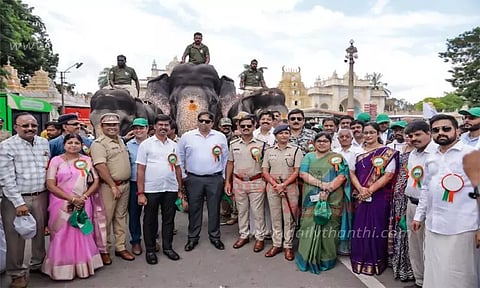 மைசூருவில் பிரமாண்ட ஊர்வலம்
