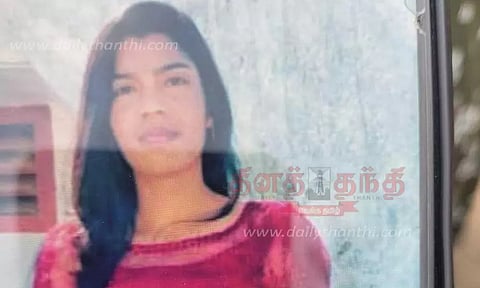 மோட்டார் சைக்கிள்-லாரி மோதல்; கல்லூரி மாணவி பலி