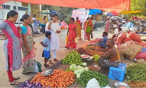 லாஸ்பேட்டையில் வாரச்சந்தை தொடக்கம்