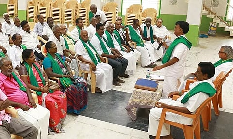 கரும்பு டன் ஒன்றுக்கு ரூ.4 ஆயிரம் வழங்க வேண்டும்