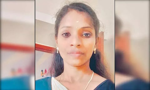 செல்போன் வெடித்து பெண் பலி