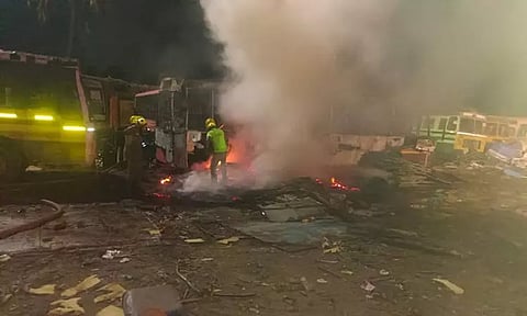 பண்ருட்டி அரசு பேருந்து பணிமனையில் தீ விபத்து - 4 பேருந்துகள் சேதம்