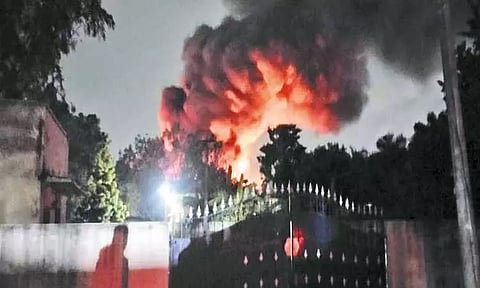 மறைமலைநகரில் கார் உதிரி பாகம் தயாரிக்கும் தொழிற்சாலையில் பயங்கர தீ விபத்து