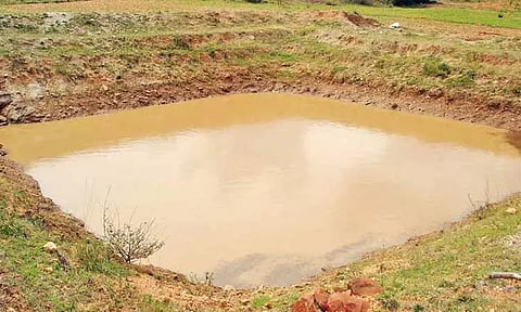 மழைநீரை சேமிக்கும் பண்ணை குட்டை