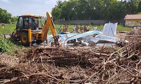 அரசுக்கு சொந்தமான நிலத்தில் ஆக்கிரமிப்பு அகற்றம்