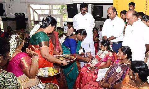 சமுதாய வளைகாப்பு விழா