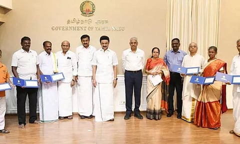 வறிய நிலையில் உள்ள 10 கலைமாமணி விருதாளர்களுக்கு ரூ.1 லட்சம் பொற்கிழி - முதல்-அமைச்சர் மு.க.ஸ்டாலின் வழங்கினார்