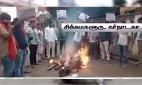 தீவிரமடையும் கர்நாடகா பந்த்.. ஆதரவு தெரிவித்த எதிர்க்கட்சிகள்.. கர்நாடக முதல்-மந்திரி சித்தராமையா உருவ பொம்மை எரிப்பு..!