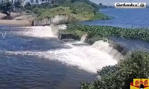 தொடர் மழை எதிரொலி - காஞ்சிபுரம் மற்றும் செங்கல்பட்டு மாவட்டங்களில் ஏரிகள் நிரம்பின