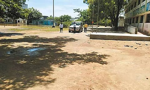 'தினத்தந்தி' செய்தி எதிரொலி: அரசு பள்ளியில் தேங்கிய மழைநீர் அகற்றம்