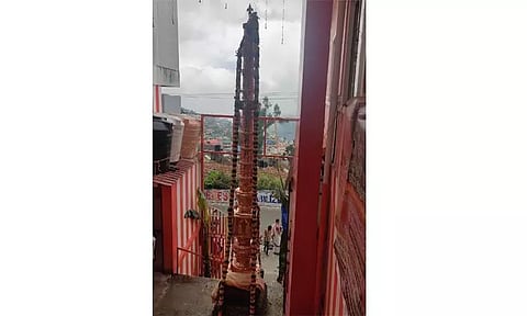 வரதராஜ பெருமாள் கோவிலில் கொடிமரம் பிரதிஷ்டை