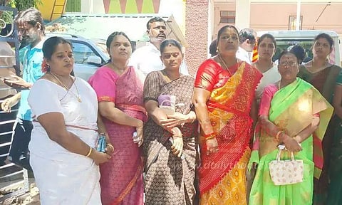 நகரசபை கூட்டத்தில் இருந்துகவுன்சிலர்கள் வெளிநடப்பு