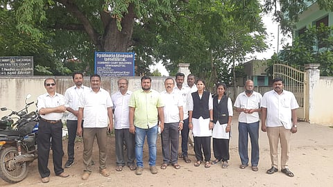 தேன்கனிக்கோட்டையில்வக்கீல்கள் கோர்ட்டு புறக்கணிப்பு போராட்டம்