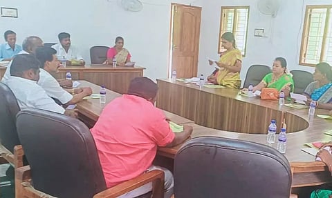 கவுன்சிலர்கள் காரசார விவாதம்