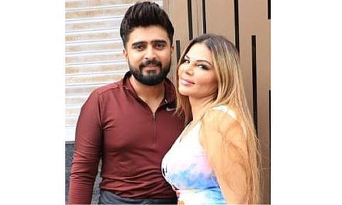 7-வது திருமணத்திற்கு மாப்பிள்ளை தேடும் நடிகை ராக்கி சாவந்த்; கணவர் பரபரப்பு குற்றச்சாட்டு