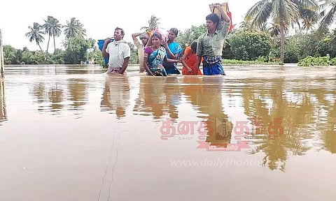 கருங்கற்களை கொண்டு தடுப்பு அரண் அமைக்கப்படுமா?