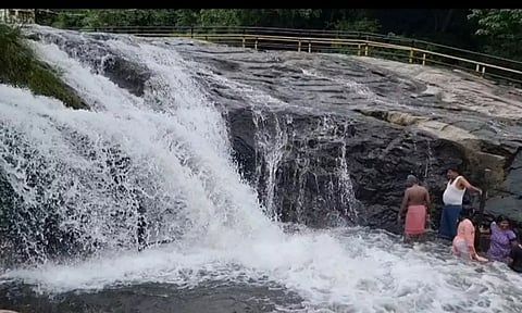 கும்பக்கரை அருவியில் சுற்றுலா பயணிகள் குளிக்க அனுமதி