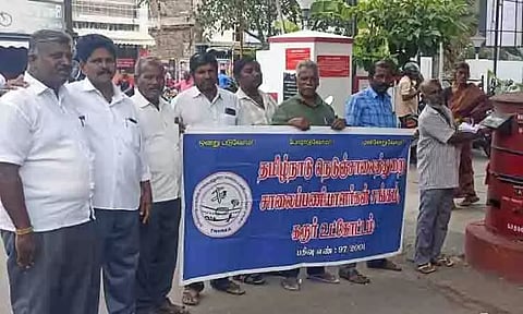 சாலைப்பணியாளர்கள் முதல்-அமைச்சருக்கு தபால் மூலம் கோரிக்கை மனு
