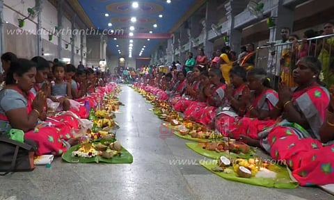 சமயபுரம் மாரியம்மன் கோவிலில் குத்துவிளக்கு பூஜை