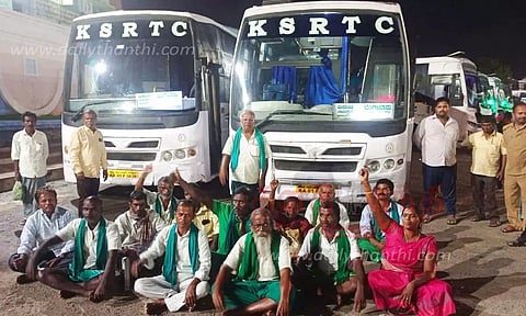 பெங்களூரு சென்ற பஸ்கள் முன் விவசாயிகள் மறியல் போராட்டம்