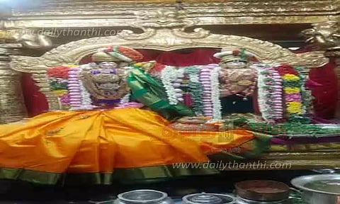 திருப்பதி கோவிலில் இருந்து வந்த புடவையில் காட்சியளித்த ஆண்டாள்
