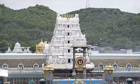 திருப்பதி ஏழுமலையான் கோவிலில் இலவச தரிசனத்துக்கு பக்தர்கள் 24 மணிநேரம் காத்திருப்பு