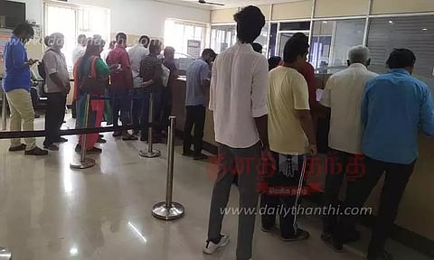 ஒரு சதவீத அபராதவரி அறிவிப்பால் சொத்து வரி செலுத்த கூட்டம்