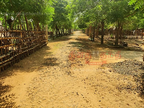 குண்டும், குழியுமான சாலை சீரமைக்கப்படுமா?