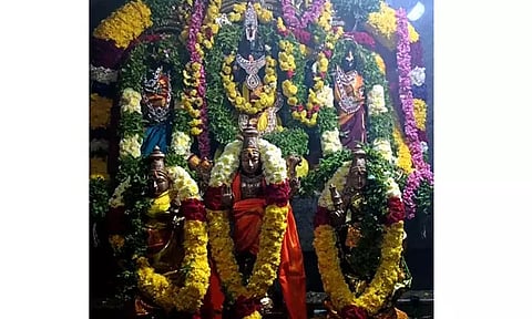 பெருமாளுக்கு சிறப்பு அபிஷேகம்