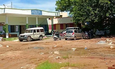 குளம்போல் தேங்கிய மழைநீர் அகற்றம்