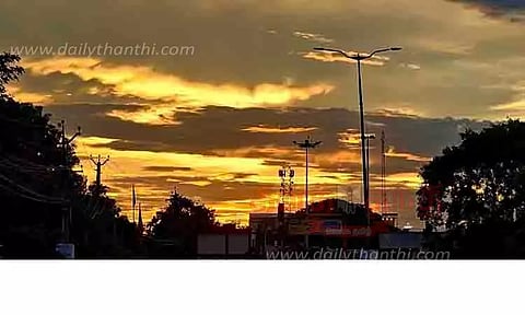 தங்கமென ஜொலித்த வானம்