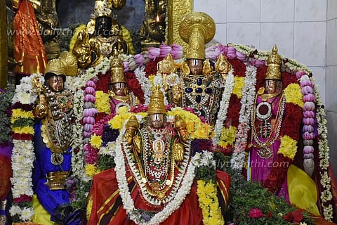 புரட்டாசி மாதம் 2-வது சனிக்கிழமை:பெருமாள் கோவில்களில் சிறப்பு பூஜைதிரளான பக்தர்கள் சாமி தரிசனம்